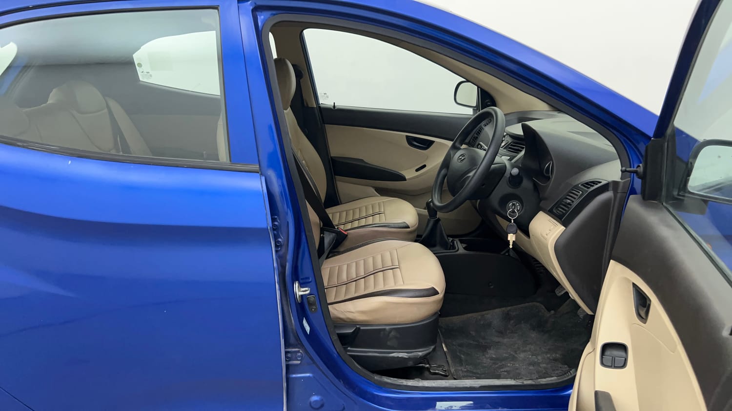 Used 2017 Hyundai Eon Magna + Petrol Manual interior RIGHT SIDE FRONT DOOR CABIN VIEW