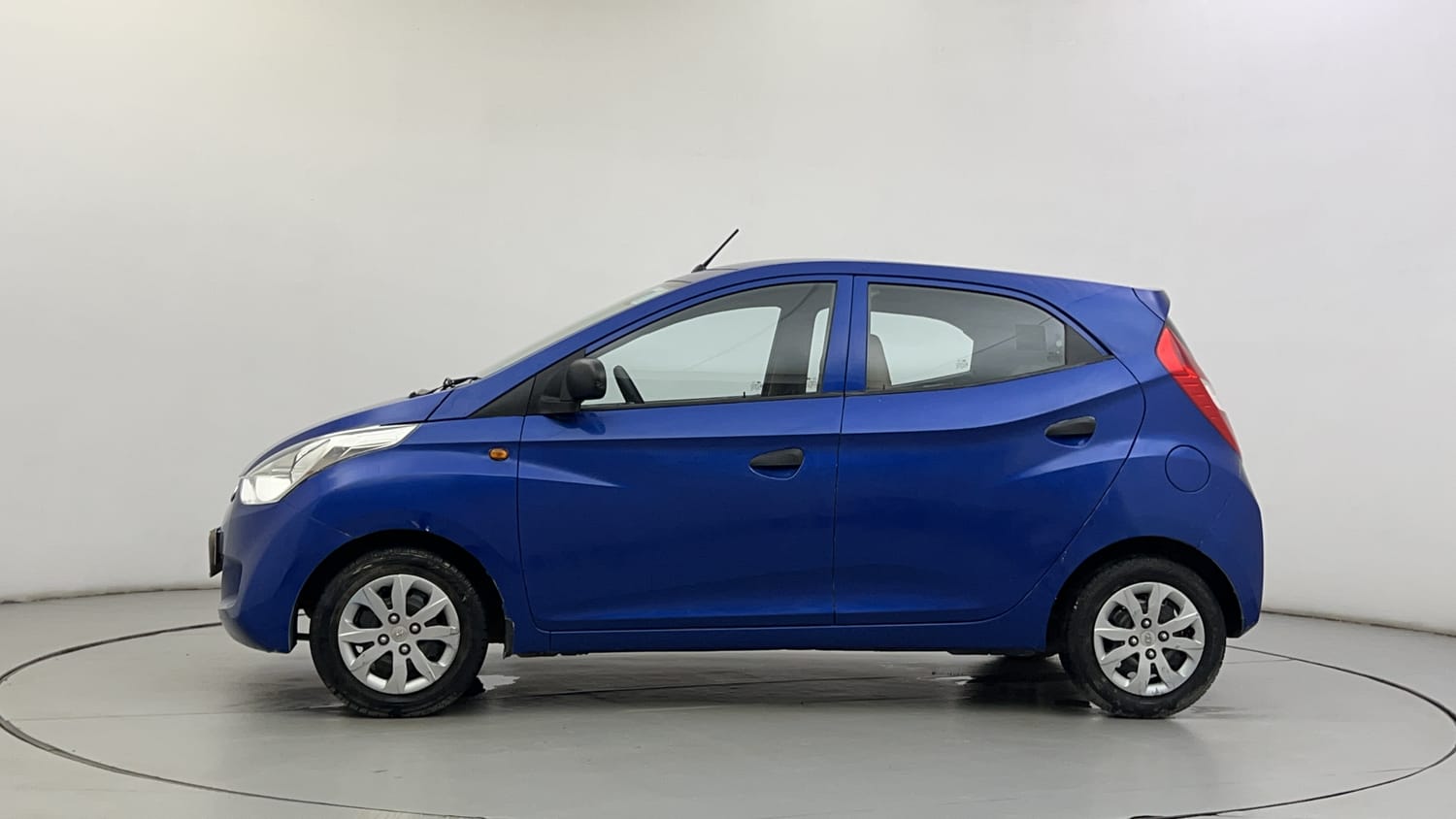 Used 2017 Hyundai Eon Magna + Petrol Manual exterior LEFT SIDE VIEW