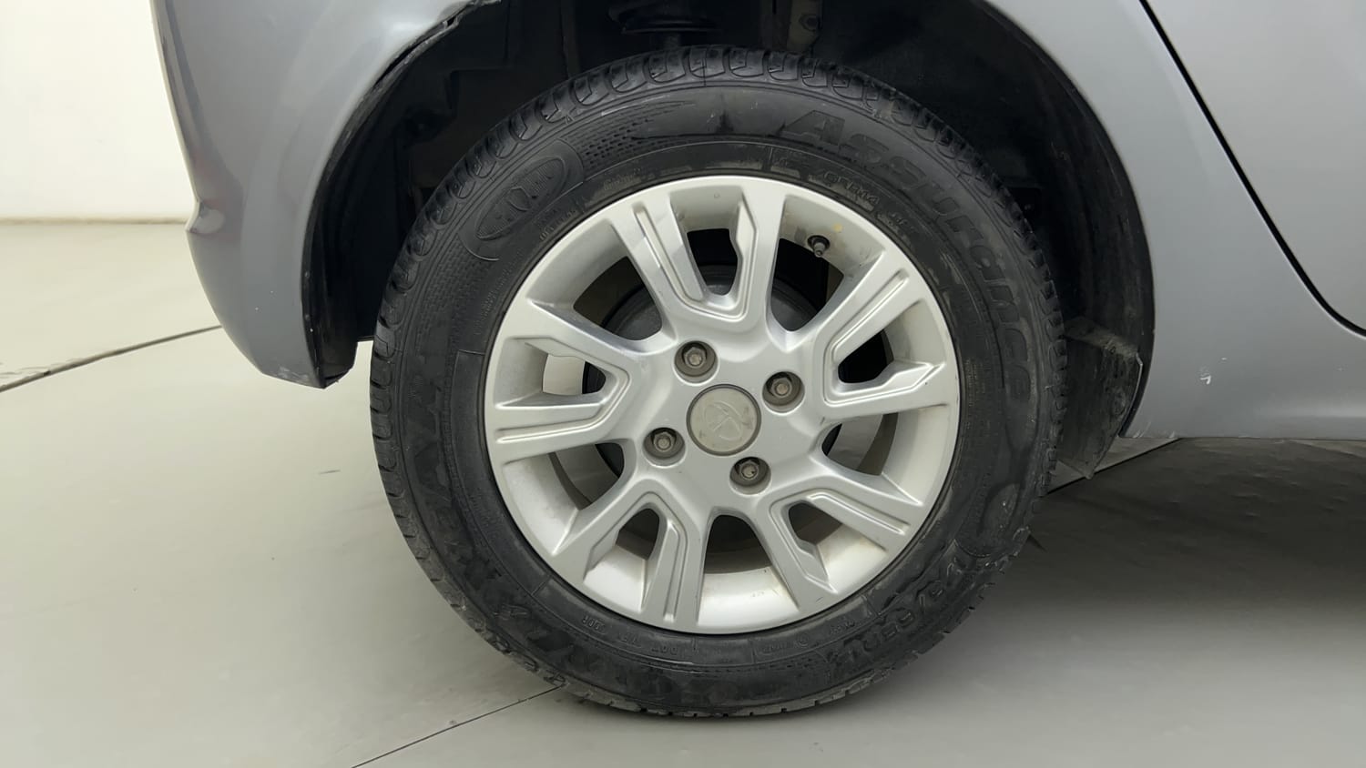 Used 2018 Tata Tiago Revotron XZA Petrol Automatic tyres RIGHT REAR TYRE RIM VIEW