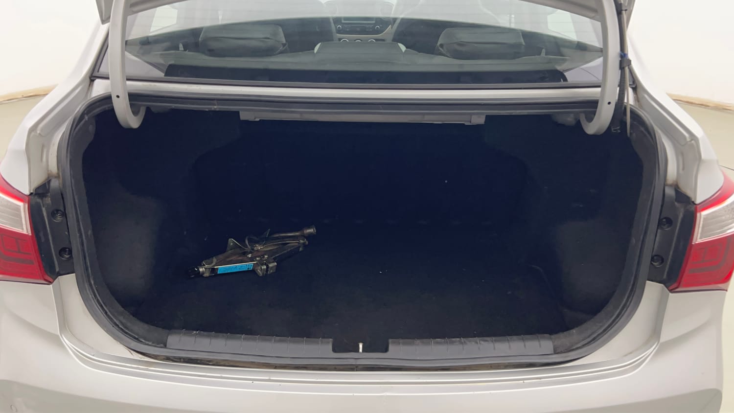 Used 2018 Hyundai Xcent SX Petrol Manual interior DICKY INSIDE VIEW