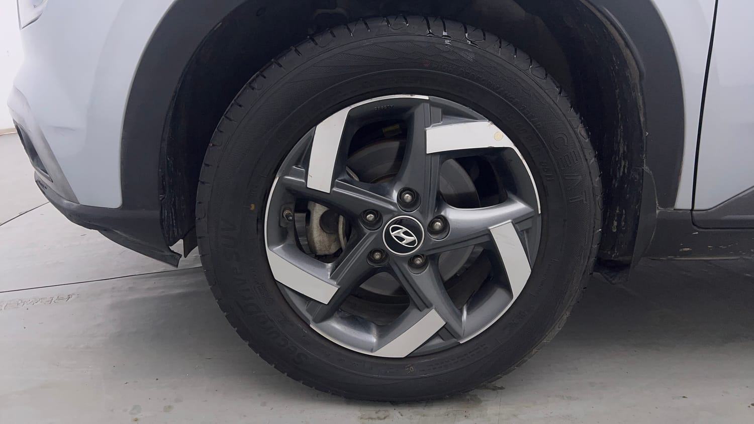 Used 2020 Hyundai Venue SX Plus 1.0 Turbo DCT Petrol Automatic tyres LEFT FRONT TYRE RIM VIEW