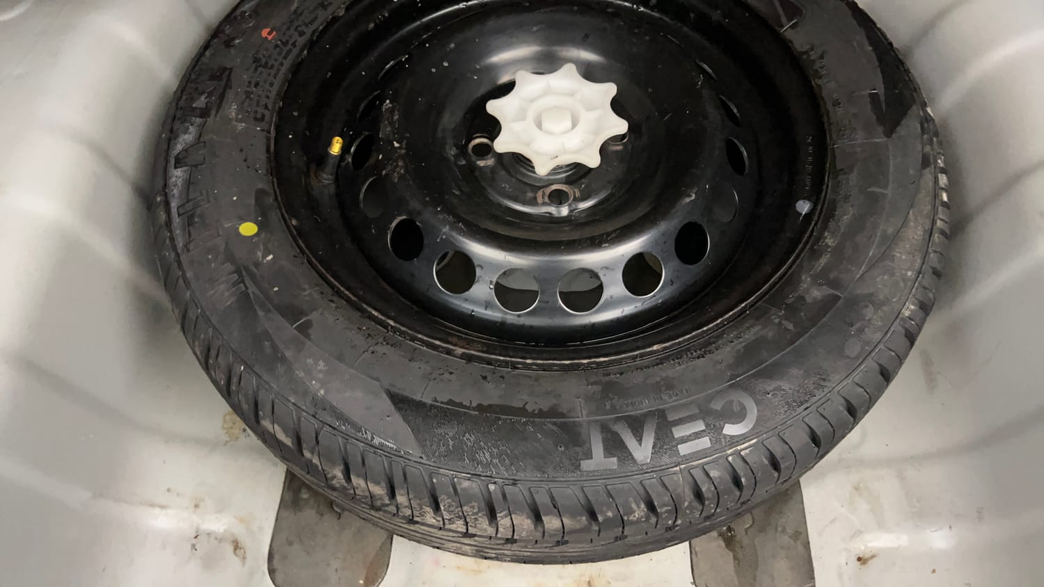 Used 2018 Hyundai Xcent SX Petrol Manual tyres SPARE TYRE VIEW
