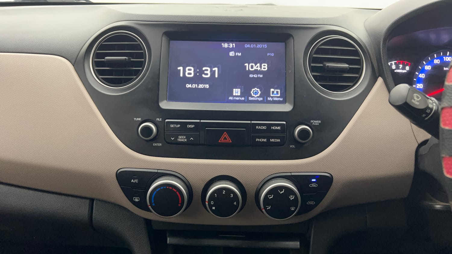Used 2018 Hyundai Xcent SX Petrol Manual top_features Integrated (in-dash) music system