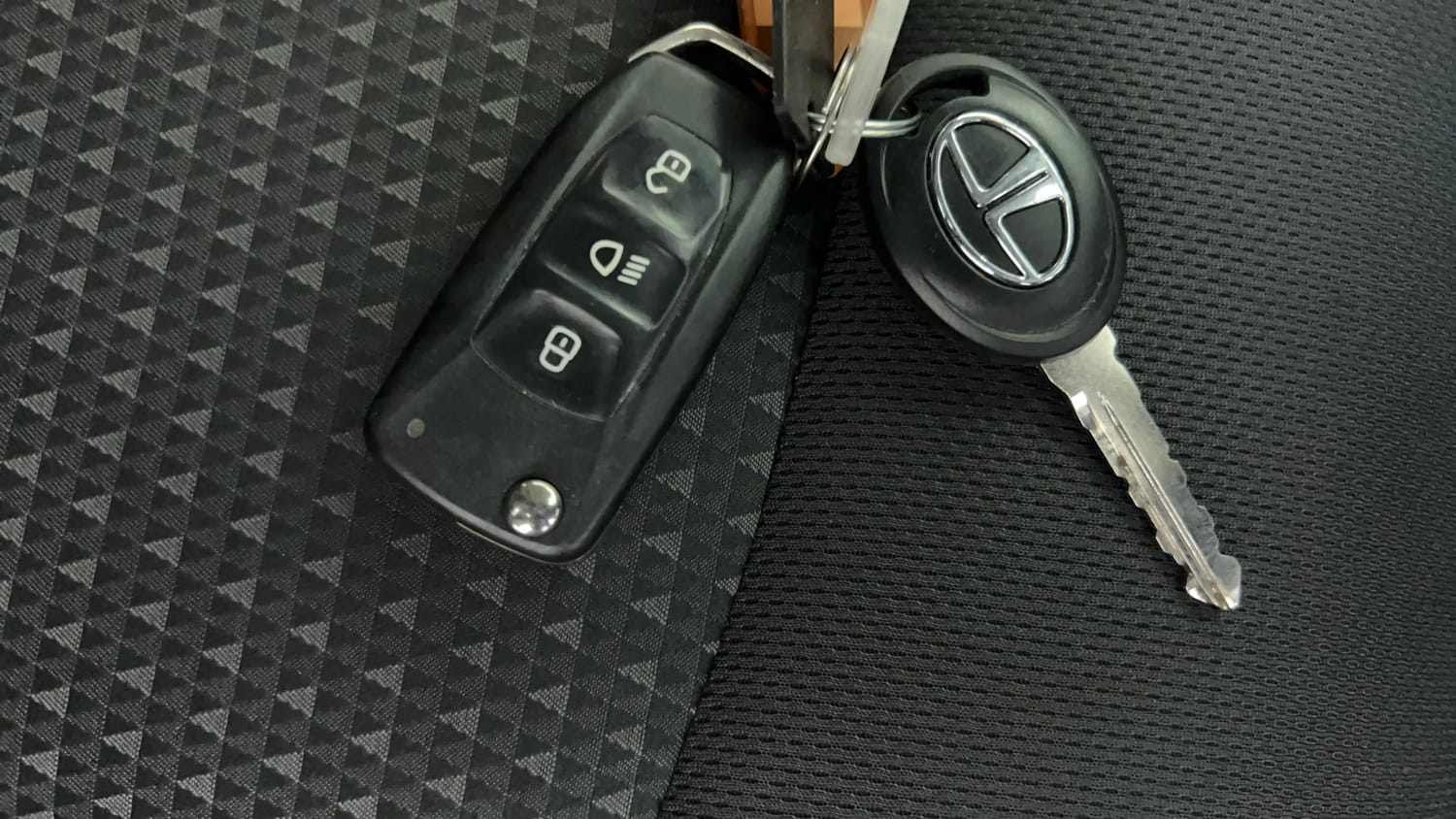 Used 2018 Tata Tiago Revotron XZA Petrol Automatic extra CAR KEY VIEW