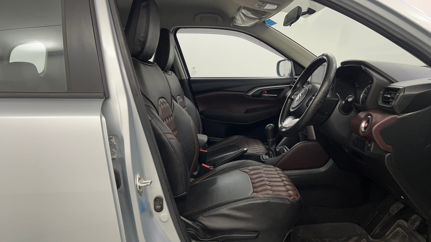 Used 2025 Maruti Suzuki Grand Vitara Delta Smart Hybrid Petrol Manual interior RIGHT SIDE FRONT DOOR CABIN VIEW