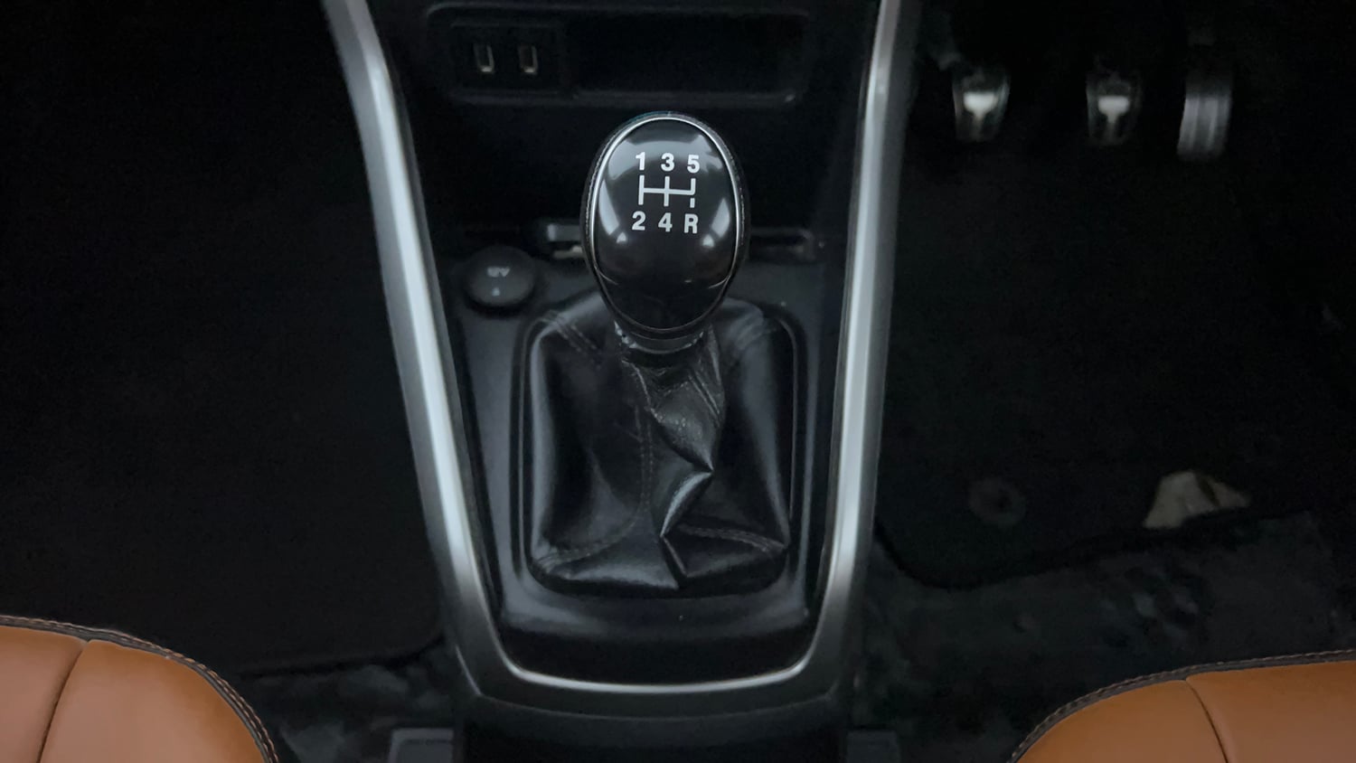 Used 2018 Ford EcoSport Titanium 1.5L Ti-VCT Petrol Manual interior GEAR  KNOB VIEW