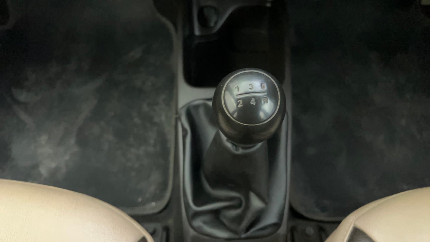 Used 2017 Hyundai Eon Magna + Petrol Manual interior GEAR  KNOB VIEW