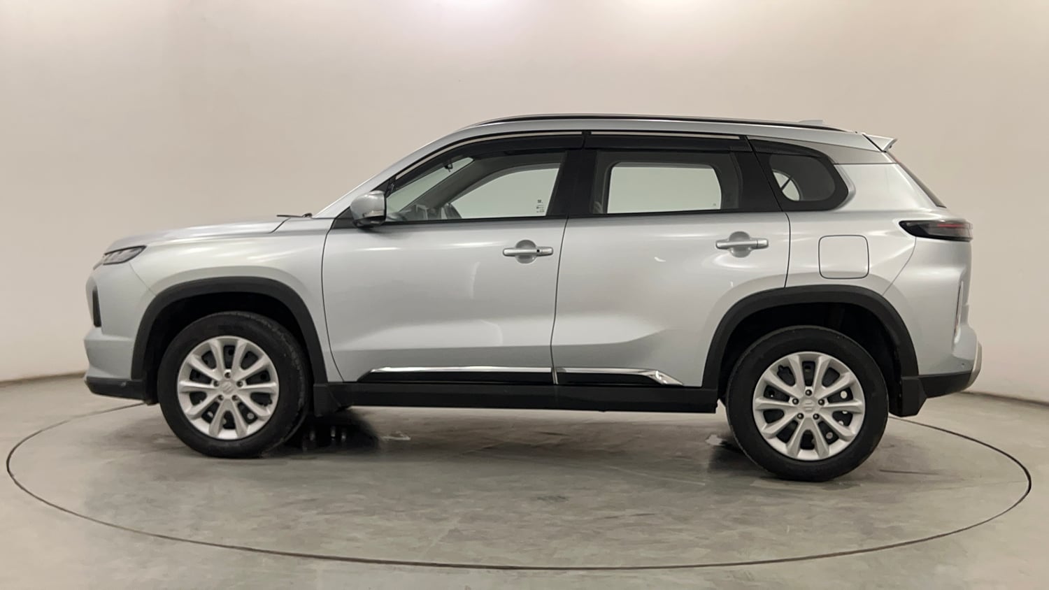 Used 2025 Maruti Suzuki Grand Vitara Delta Smart Hybrid Petrol Manual exterior LEFT SIDE VIEW