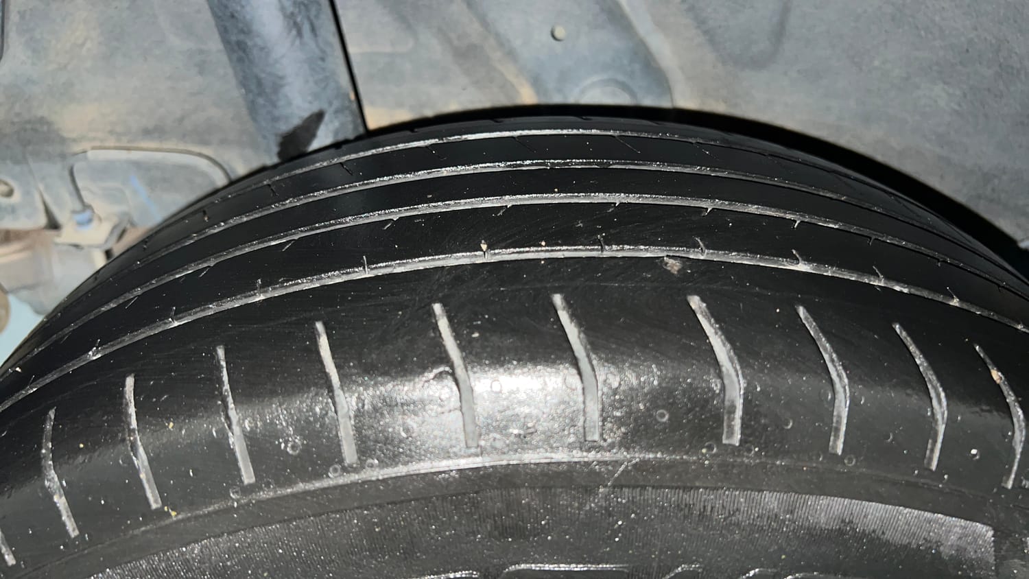 Used 2023 Hyundai Venue SX 1.2 MT Knight Edition Petrol Manual tyres RIGHT REAR TYRE TREAD VIEW