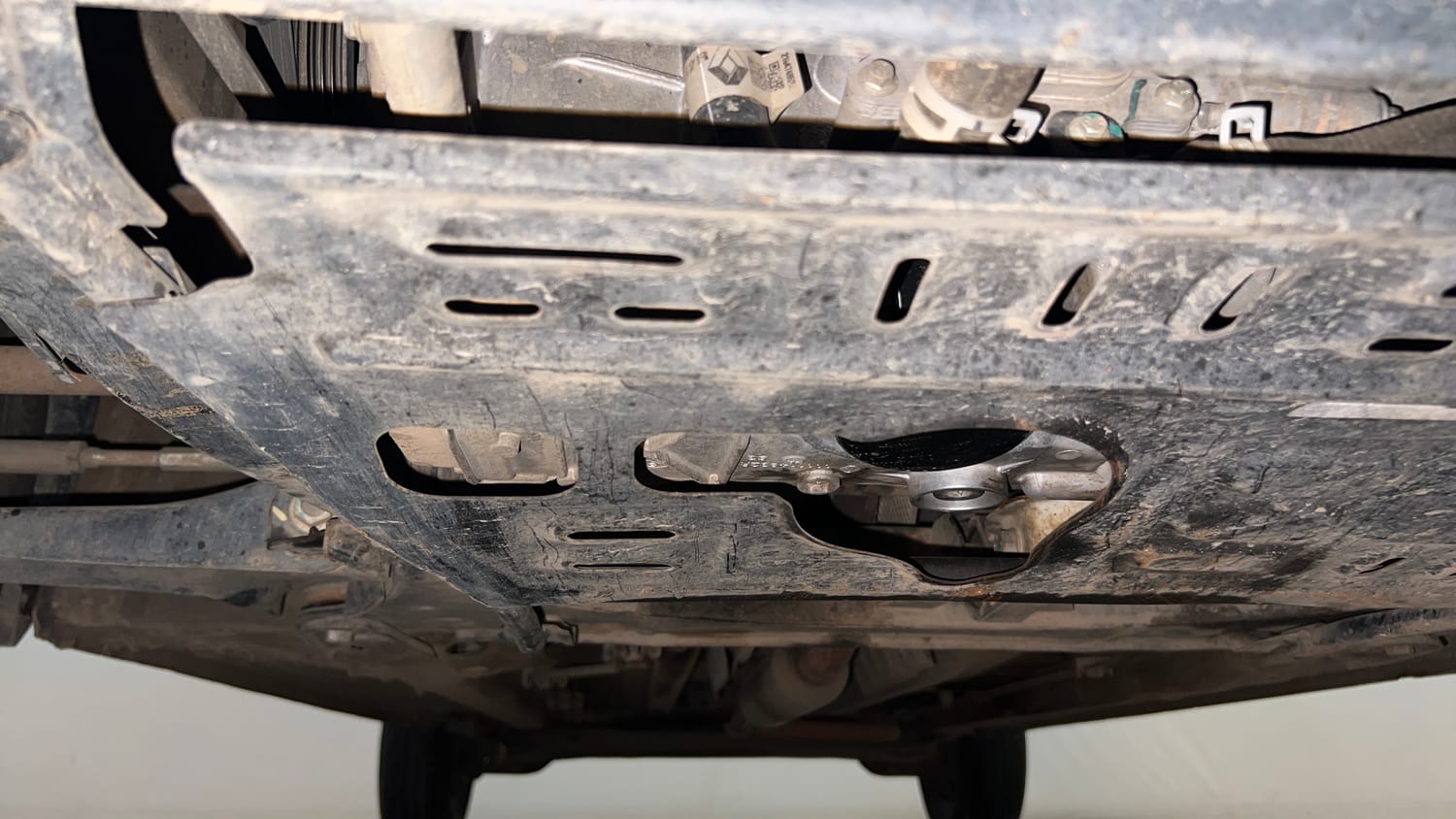 Used 2023 Renault Triber RXZ EASY-R AMT Petrol Automatic extra FRONT LEFT UNDERBODY VIEW