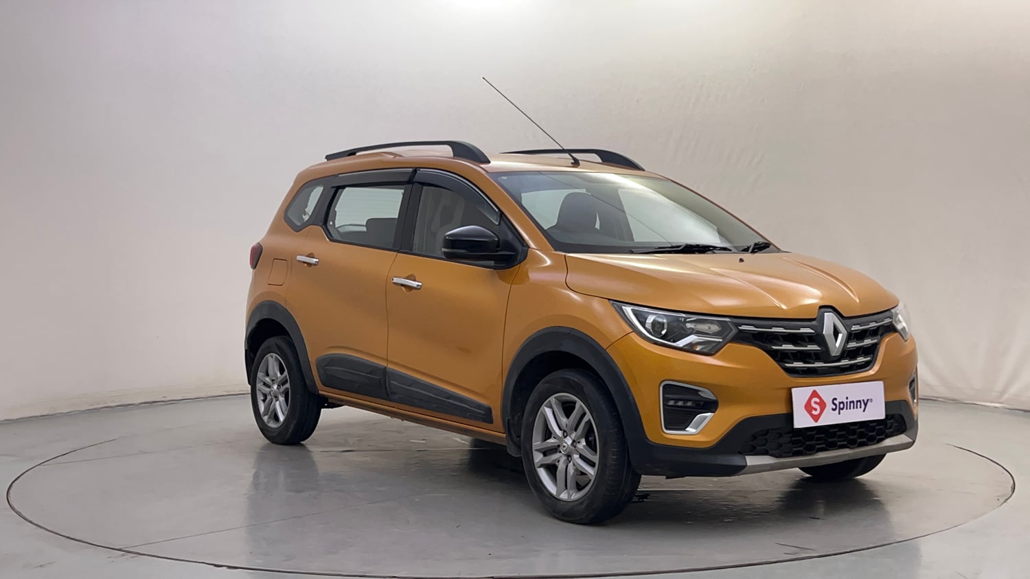 Used 2023 Renault Triber RXZ EASY-R AMT Petrol Automatic exterior RIGHT FRONT CORNER VIEW