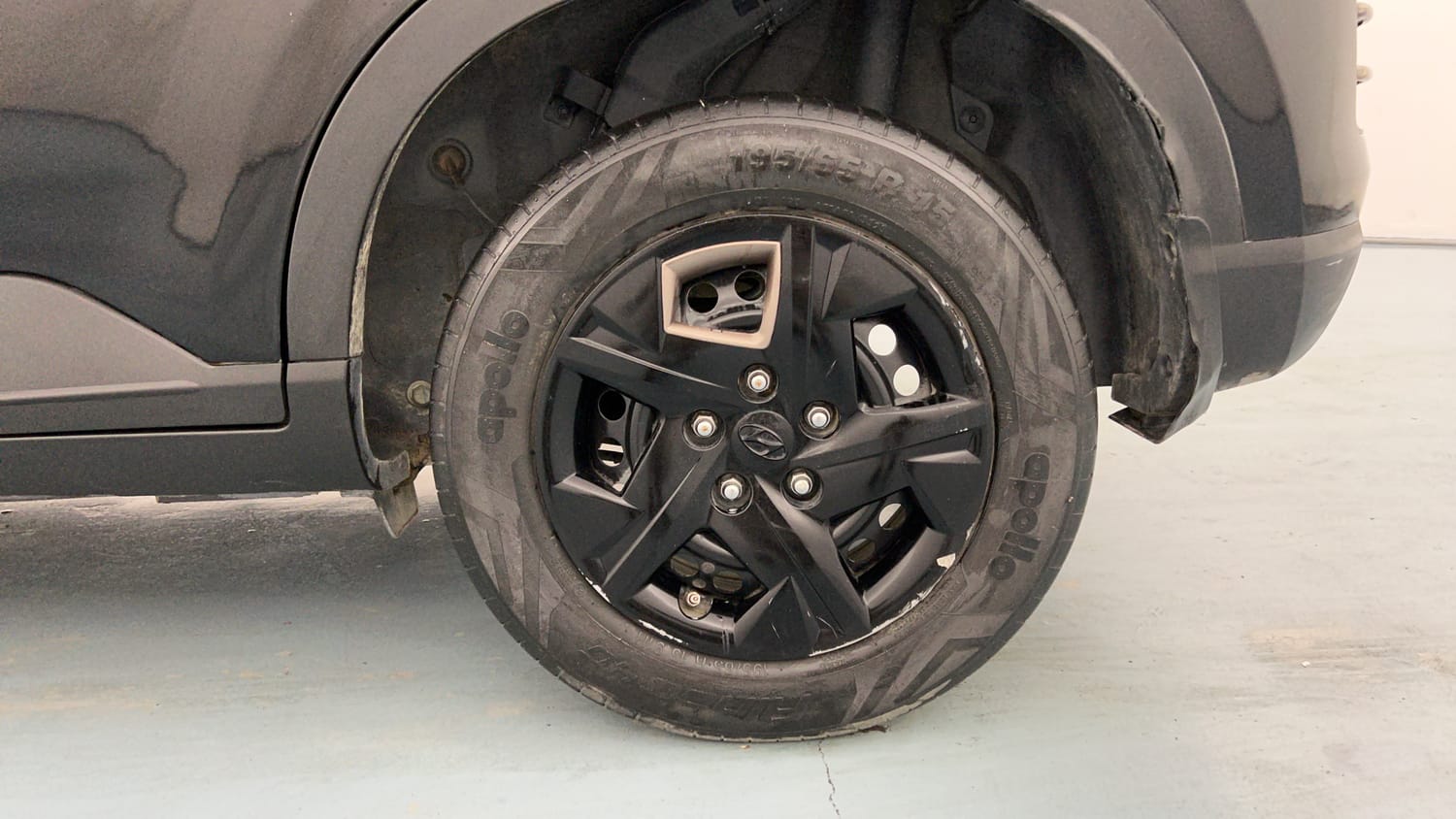 Used 2023 Hyundai Venue SX 1.2 MT Knight Edition Petrol Manual tyres LEFT REAR TYRE RIM VIEW