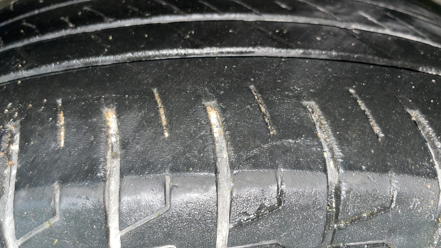 Used 2023 Kia Seltos GTX Plus 1.4 DCT Petrol Automatic tyres RIGHT FRONT TYRE TREAD VIEW