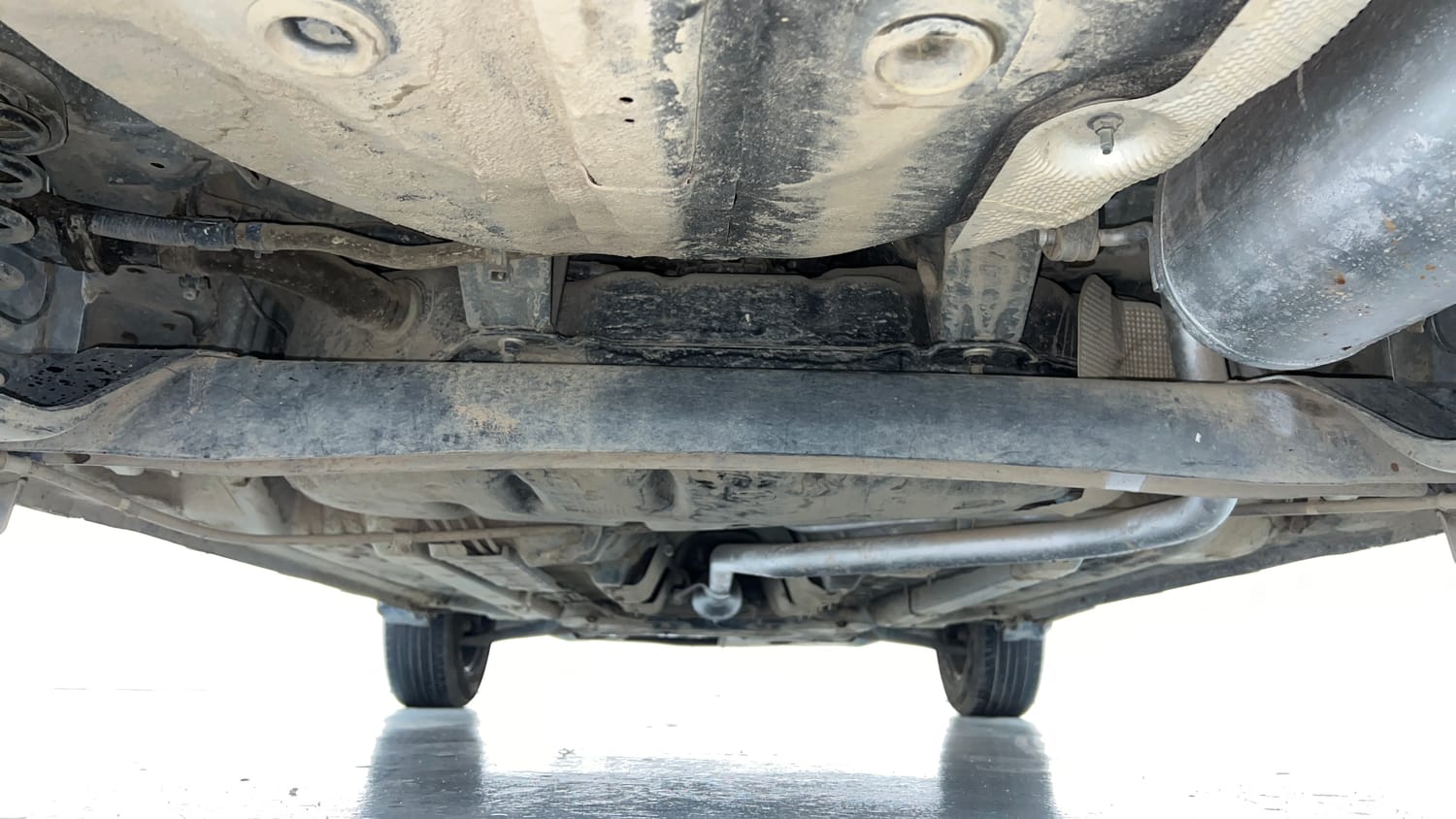 Used 2023 Hyundai Venue SX 1.2 MT Knight Edition Petrol Manual extra REAR UNDERBODY VIEW (TAKEN FROM REAR)