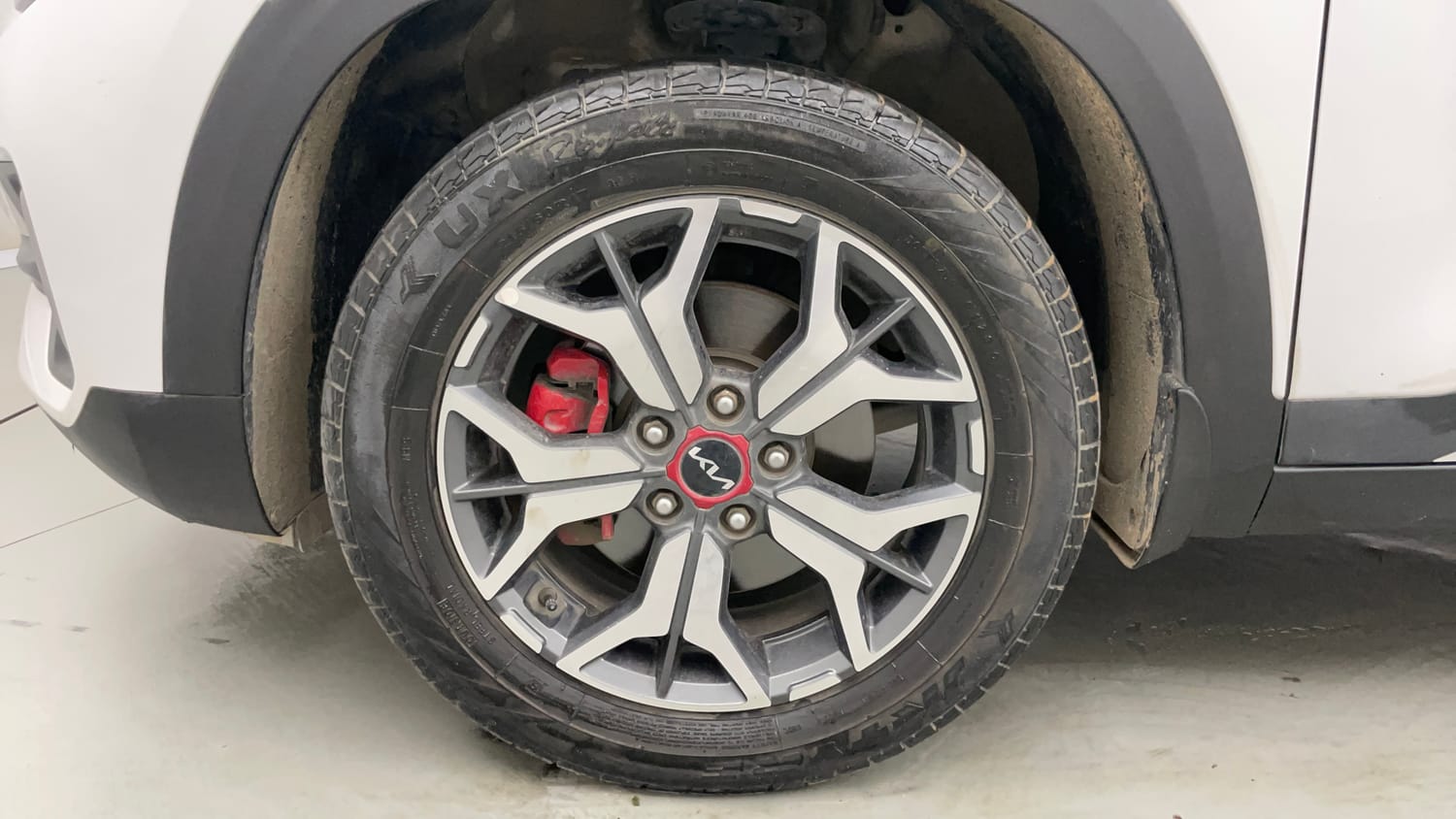 Used 2023 Kia Seltos GTX Plus 1.4 DCT Petrol Automatic tyres LEFT FRONT TYRE RIM VIEW