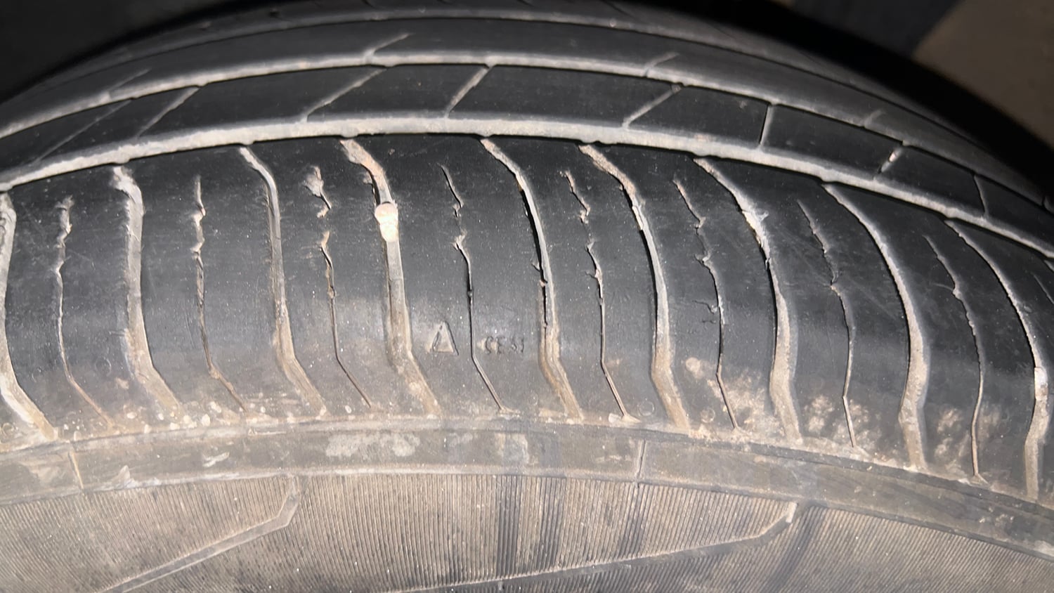 Used 2023 Renault Triber RXZ EASY-R AMT Petrol Automatic tyres LEFT FRONT TYRE TREAD VIEW