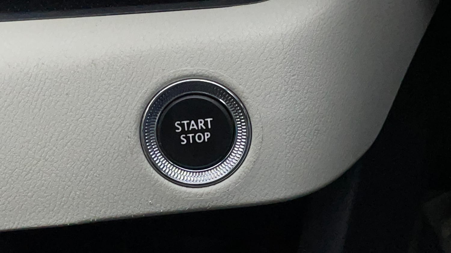 Used 2022 Nissan Magnite XV Turbo Petrol Manual top_features Keyless start