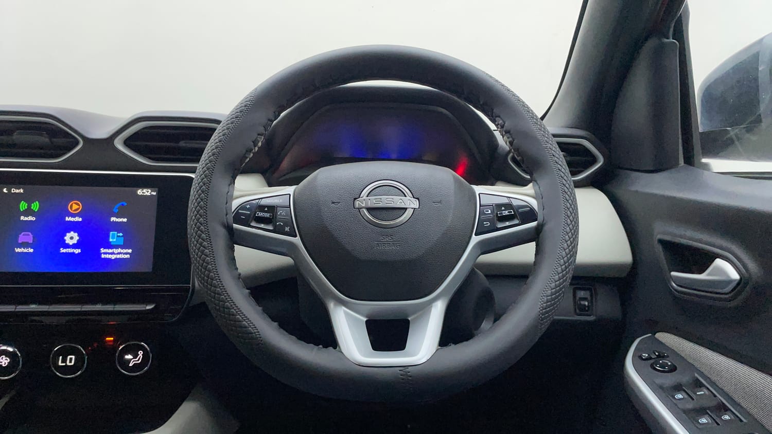 Used 2022 Nissan Magnite XV Turbo Petrol Manual interior STEERING VIEW