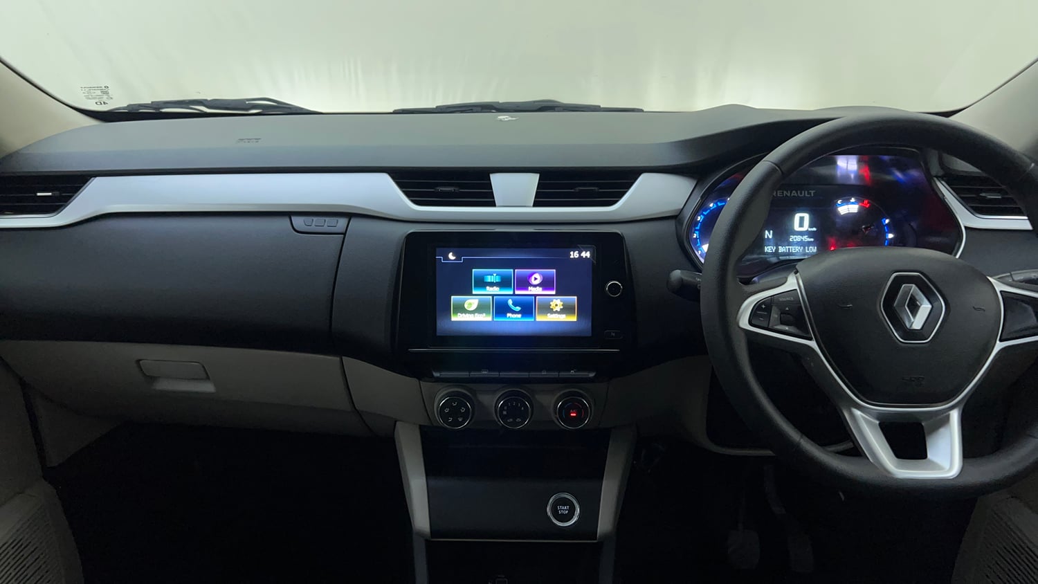 Used 2023 Renault Triber RXZ EASY-R AMT Petrol Automatic interior MUSIC SYSTEM & AC CONTROL VIEW