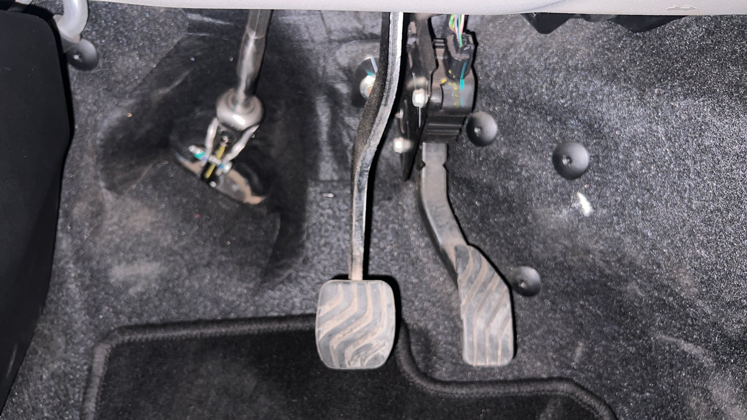 Used 2023 Renault Triber RXZ EASY-R AMT Petrol Automatic interior PEDALS VIEW