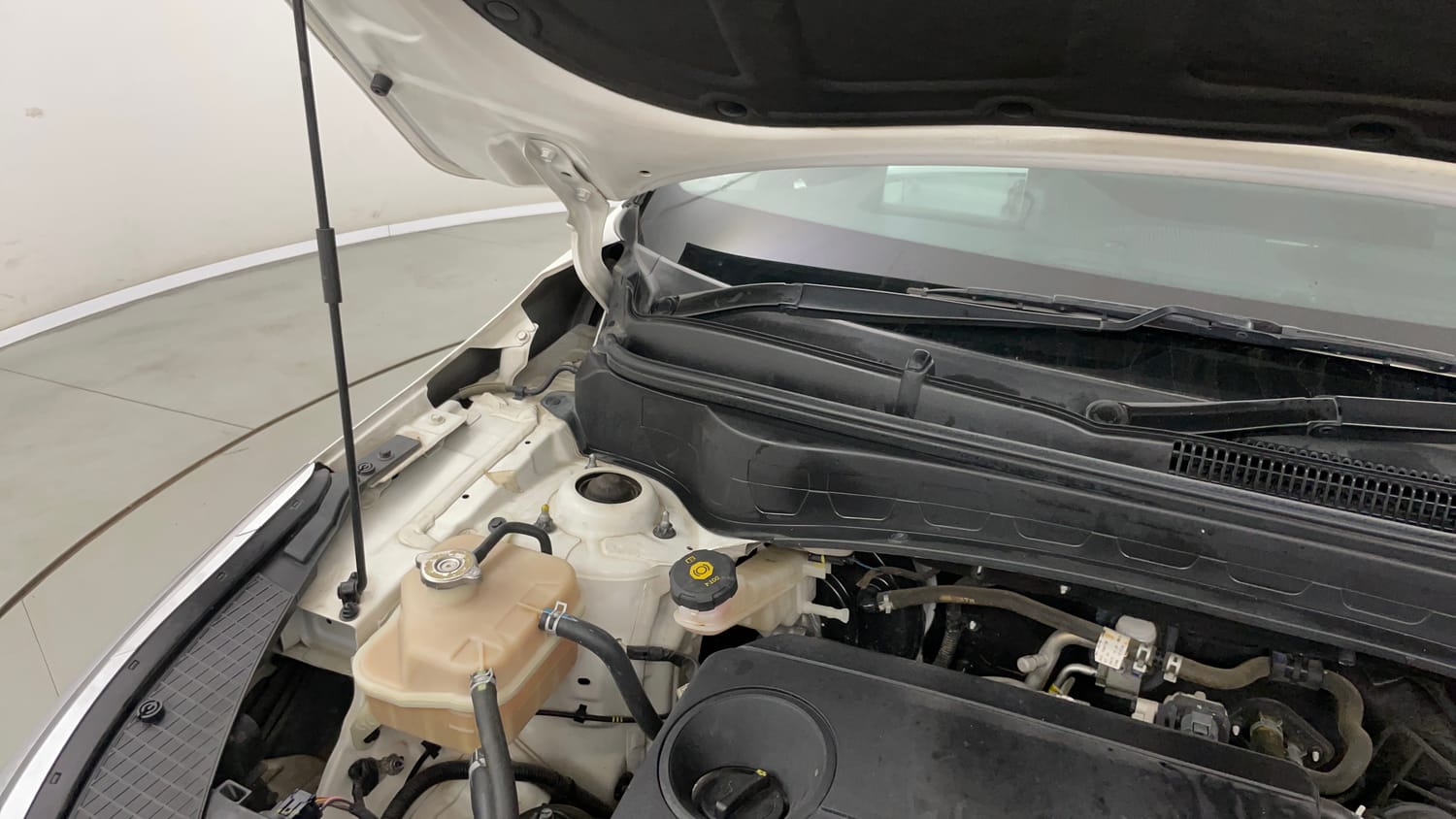 Used 2023 Kia Seltos GTX Plus 1.4 DCT Petrol Automatic engine ENGINE RIGHT SIDE HINGE & APRON VIEW