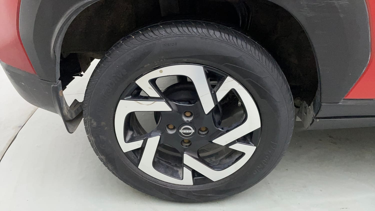 Used 2022 Nissan Magnite XV Turbo Petrol Manual tyres RIGHT REAR TYRE RIM VIEW