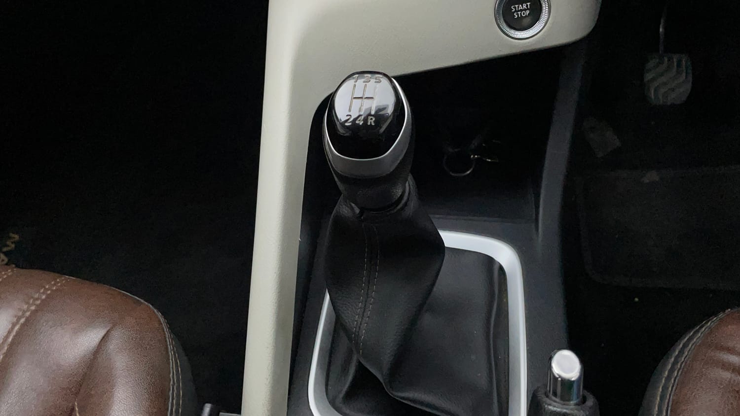 Used 2022 Nissan Magnite XV Turbo Petrol Manual interior GEAR  KNOB VIEW