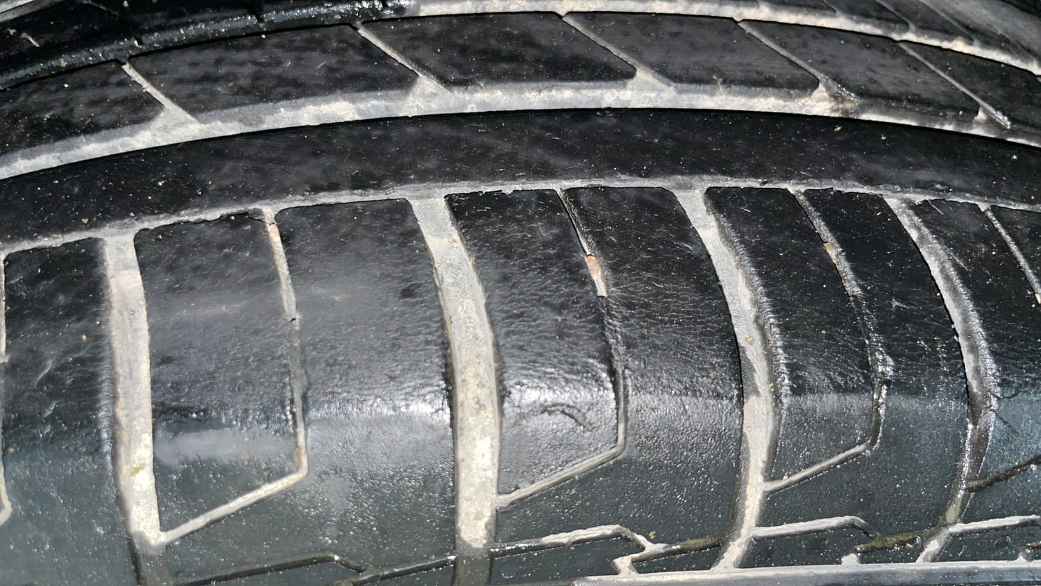Used 2023 Kia Seltos GTX Plus 1.4 DCT Petrol Automatic tyres LEFT REAR TYRE TREAD VIEW