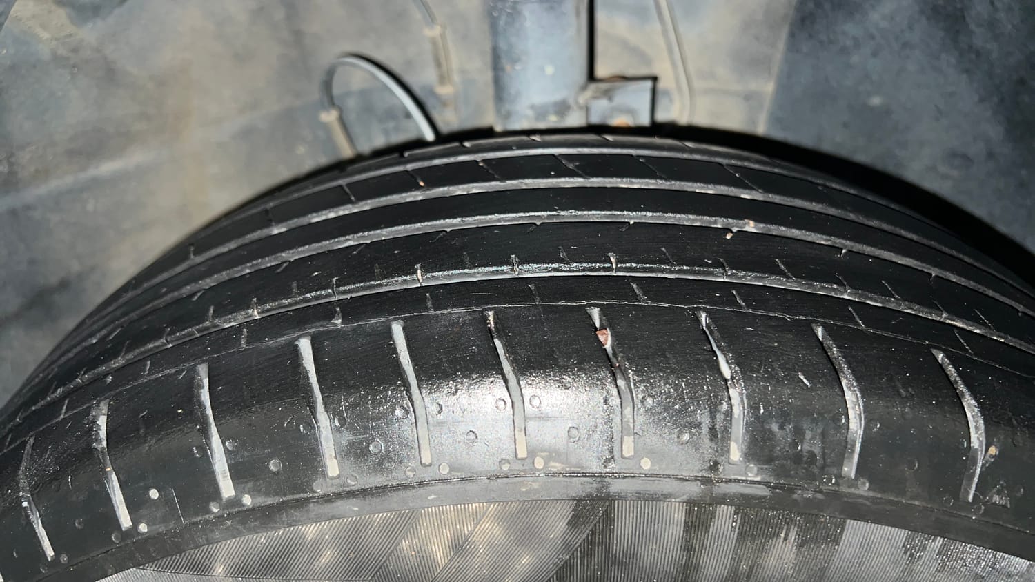 Used 2023 Hyundai Venue SX 1.2 MT Knight Edition Petrol Manual tyres RIGHT FRONT TYRE TREAD VIEW
