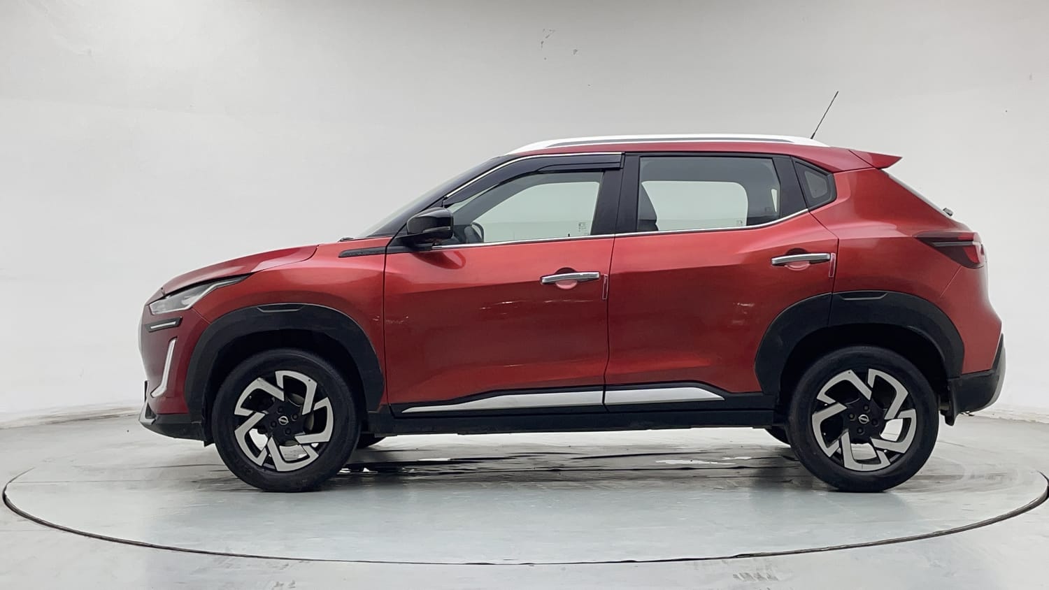 Used 2022 Nissan Magnite XV Turbo Petrol Manual exterior LEFT SIDE VIEW