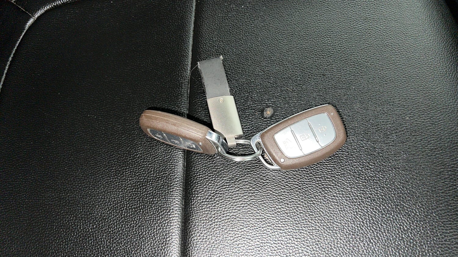 Used 2023 Hyundai Venue SX 1.2 MT Knight Edition Petrol Manual extra CAR KEY VIEW