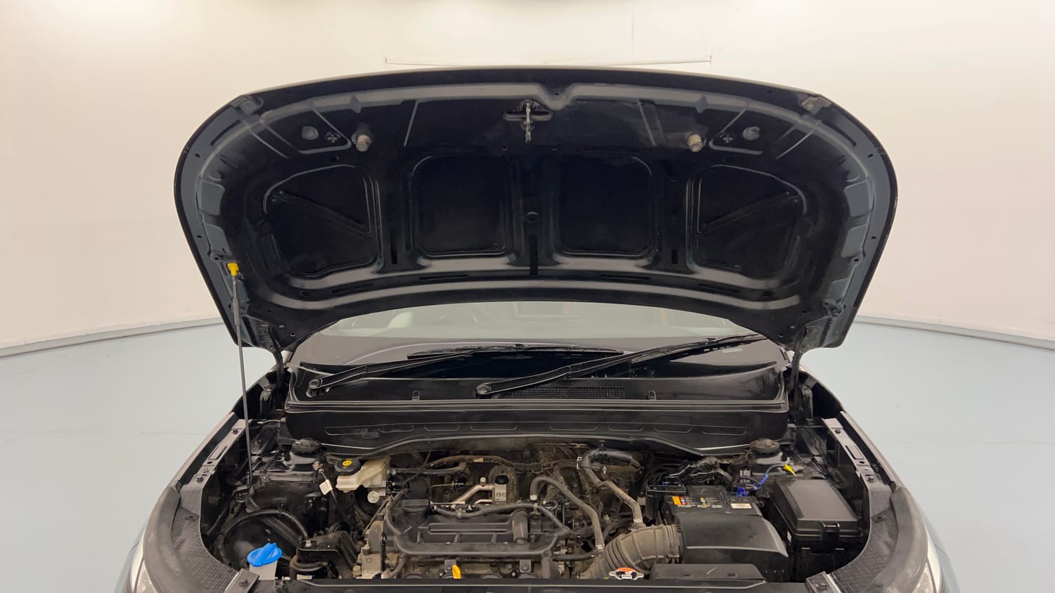 Used 2023 Hyundai Venue SX 1.2 MT Knight Edition Petrol Manual engine ENGINE & BONNET OPEN FRONT VIEW