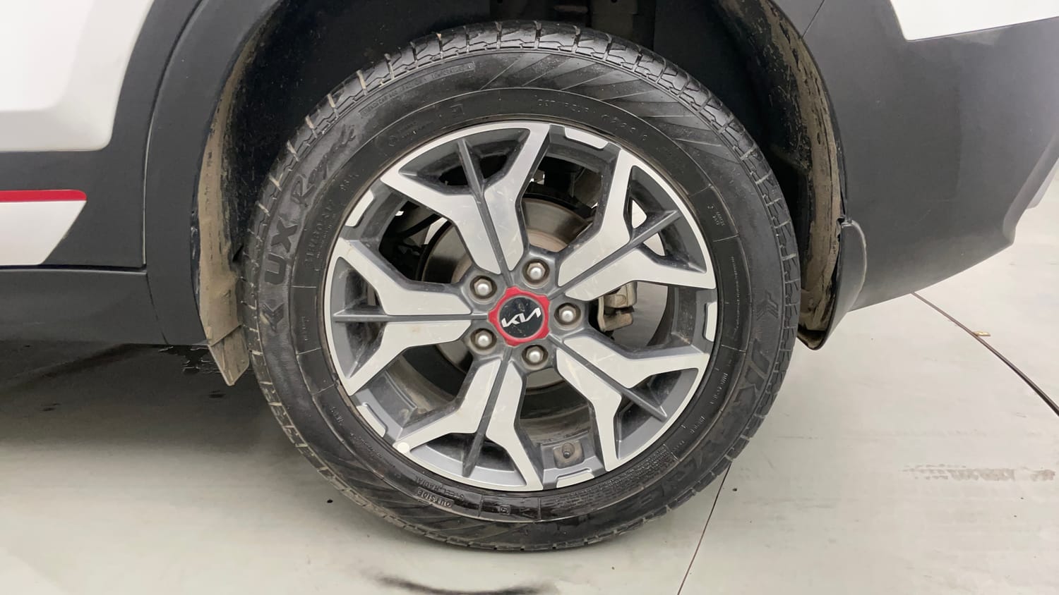 Used 2023 Kia Seltos GTX Plus 1.4 DCT Petrol Automatic tyres LEFT REAR TYRE RIM VIEW