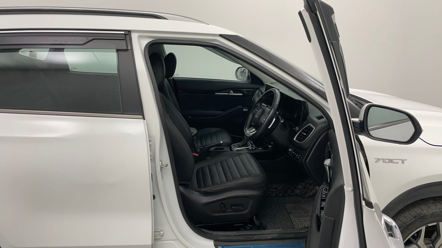 Used 2023 Kia Seltos GTX Plus 1.4 DCT Petrol Automatic interior RIGHT SIDE FRONT DOOR CABIN VIEW