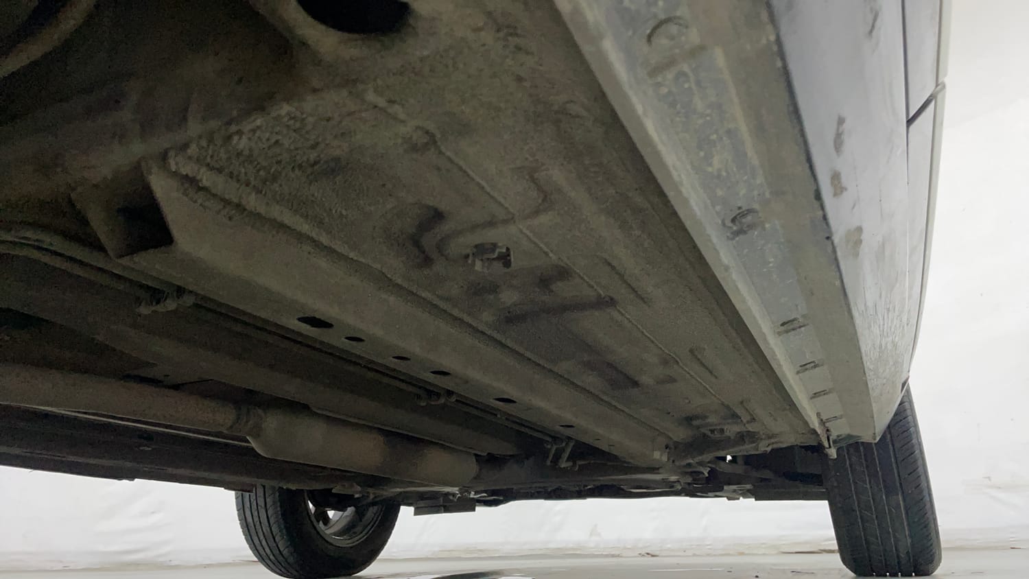 Used 2022 Nissan Magnite XV Turbo Petrol Manual extra REAR RIGHT UNDERBODY VIEW