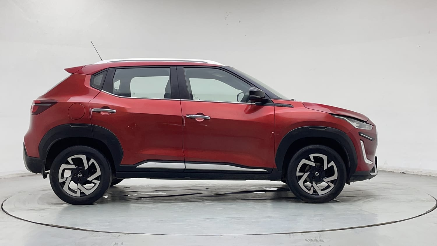 Used 2022 Nissan Magnite XV Turbo Petrol Manual exterior RIGHT SIDE VIEW