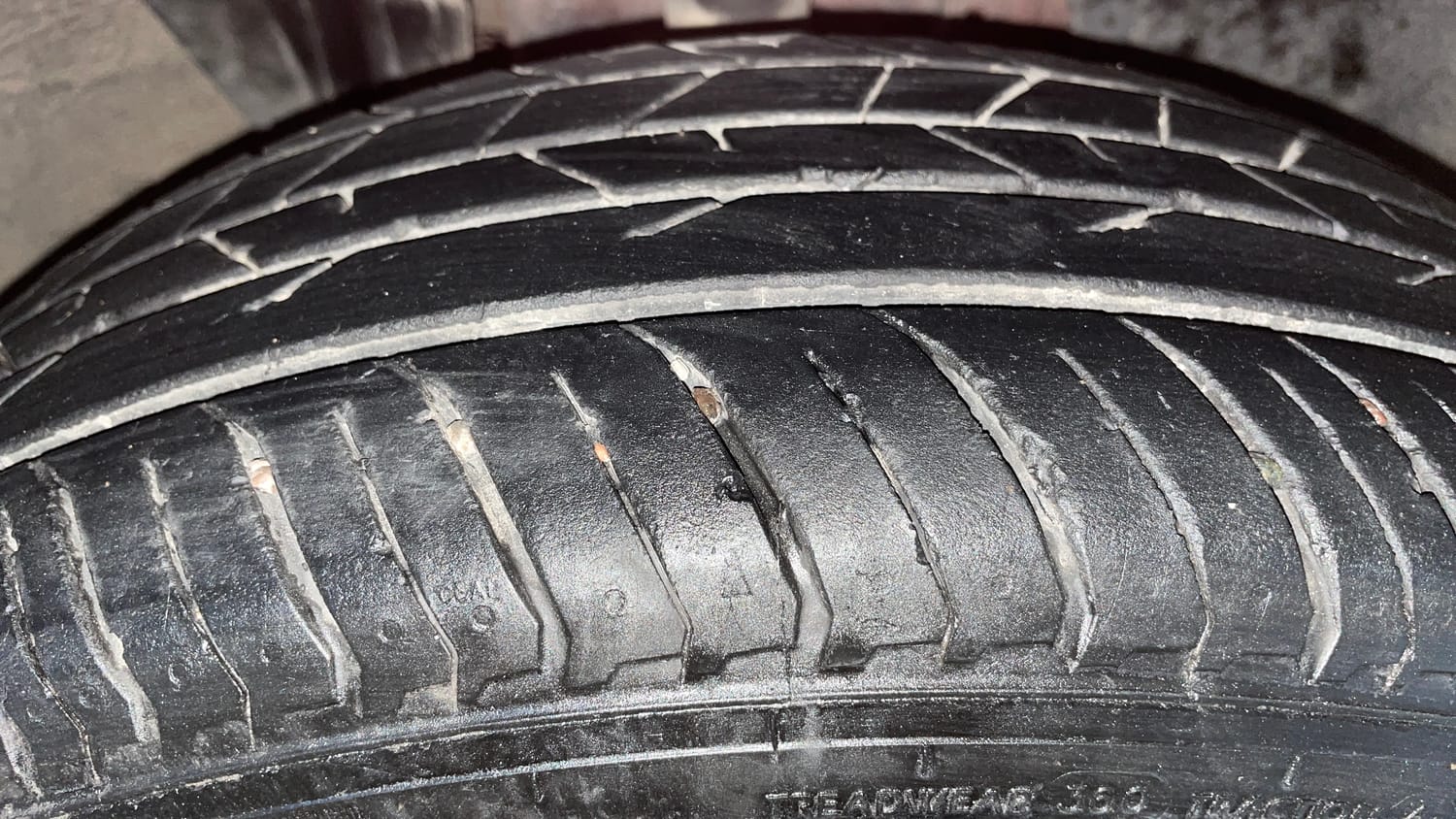 Used 2022 Nissan Magnite XV Turbo Petrol Manual tyres RIGHT FRONT TYRE TREAD VIEW