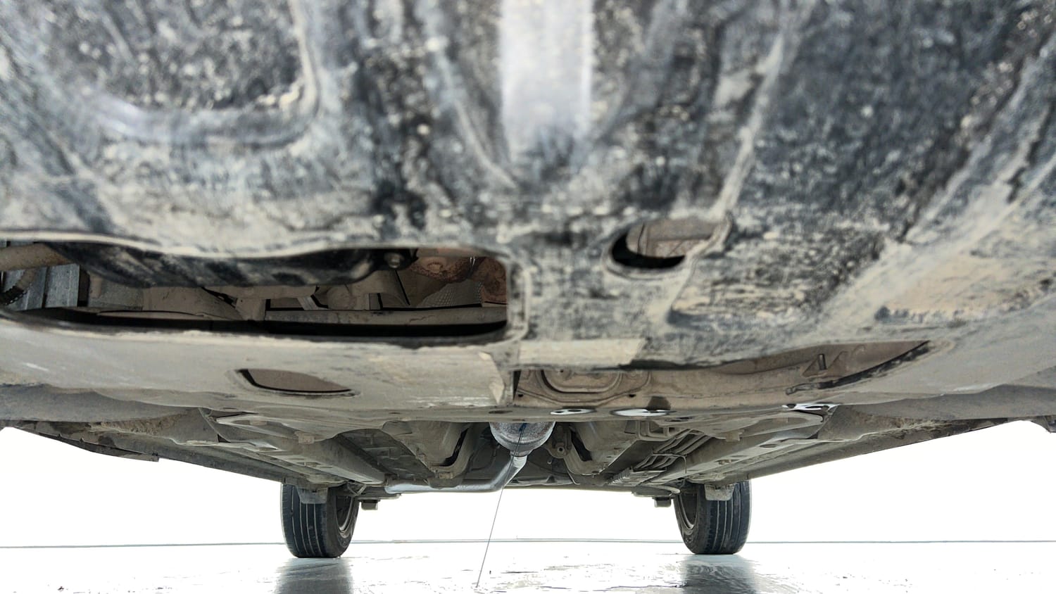 Used 2023 Hyundai Venue SX 1.2 MT Knight Edition Petrol Manual extra FRONT LEFT UNDERBODY VIEW