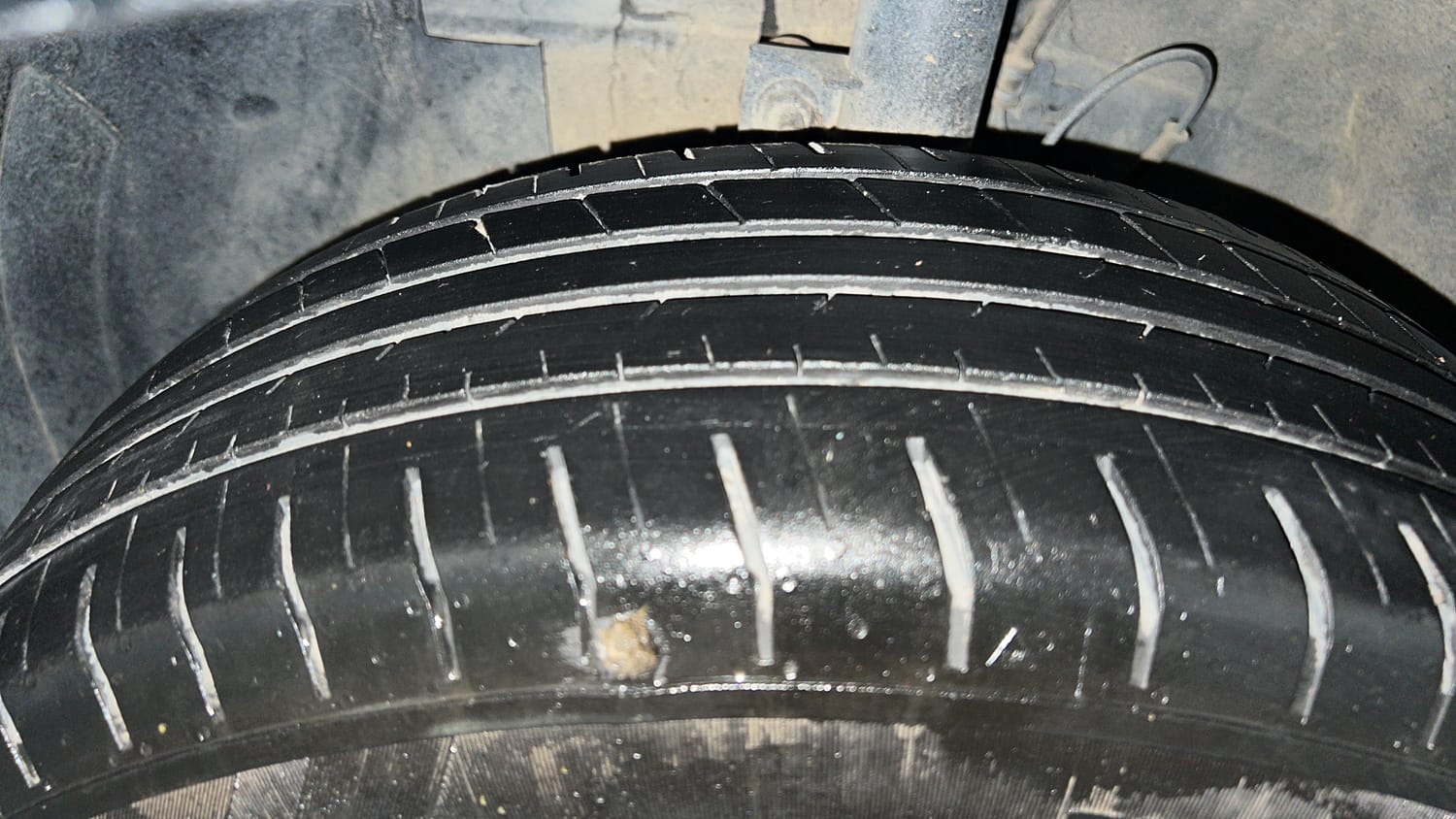 Used 2023 Hyundai Venue SX 1.2 MT Knight Edition Petrol Manual tyres LEFT FRONT TYRE TREAD VIEW