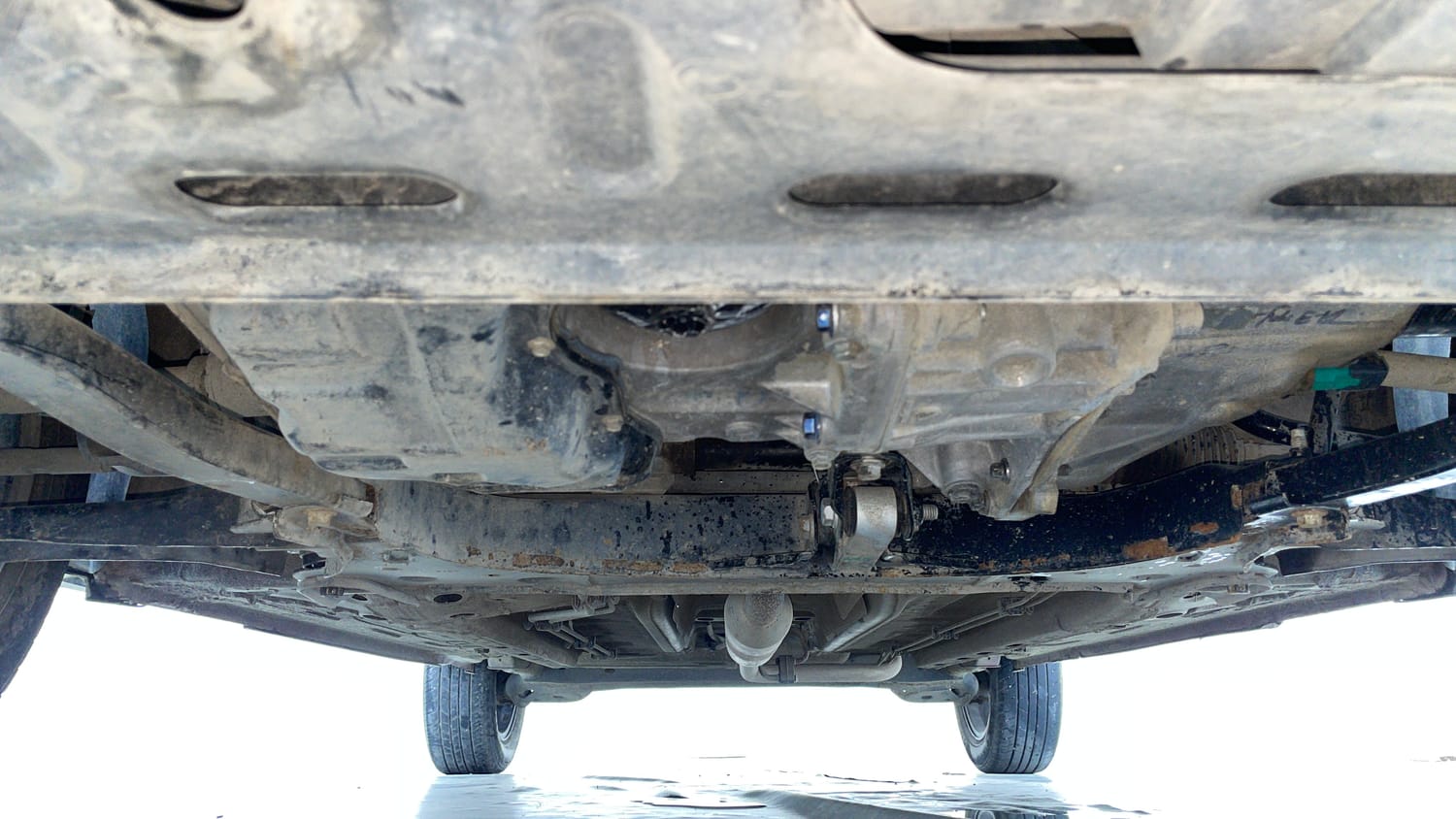Used 2022 Nissan Magnite XV Turbo Petrol Manual extra FRONT LEFT UNDERBODY VIEW