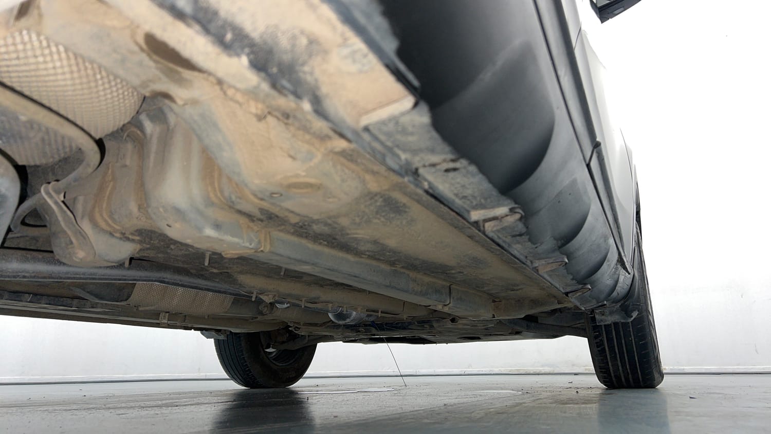 Used 2023 Hyundai Venue SX 1.2 MT Knight Edition Petrol Manual extra REAR RIGHT UNDERBODY VIEW