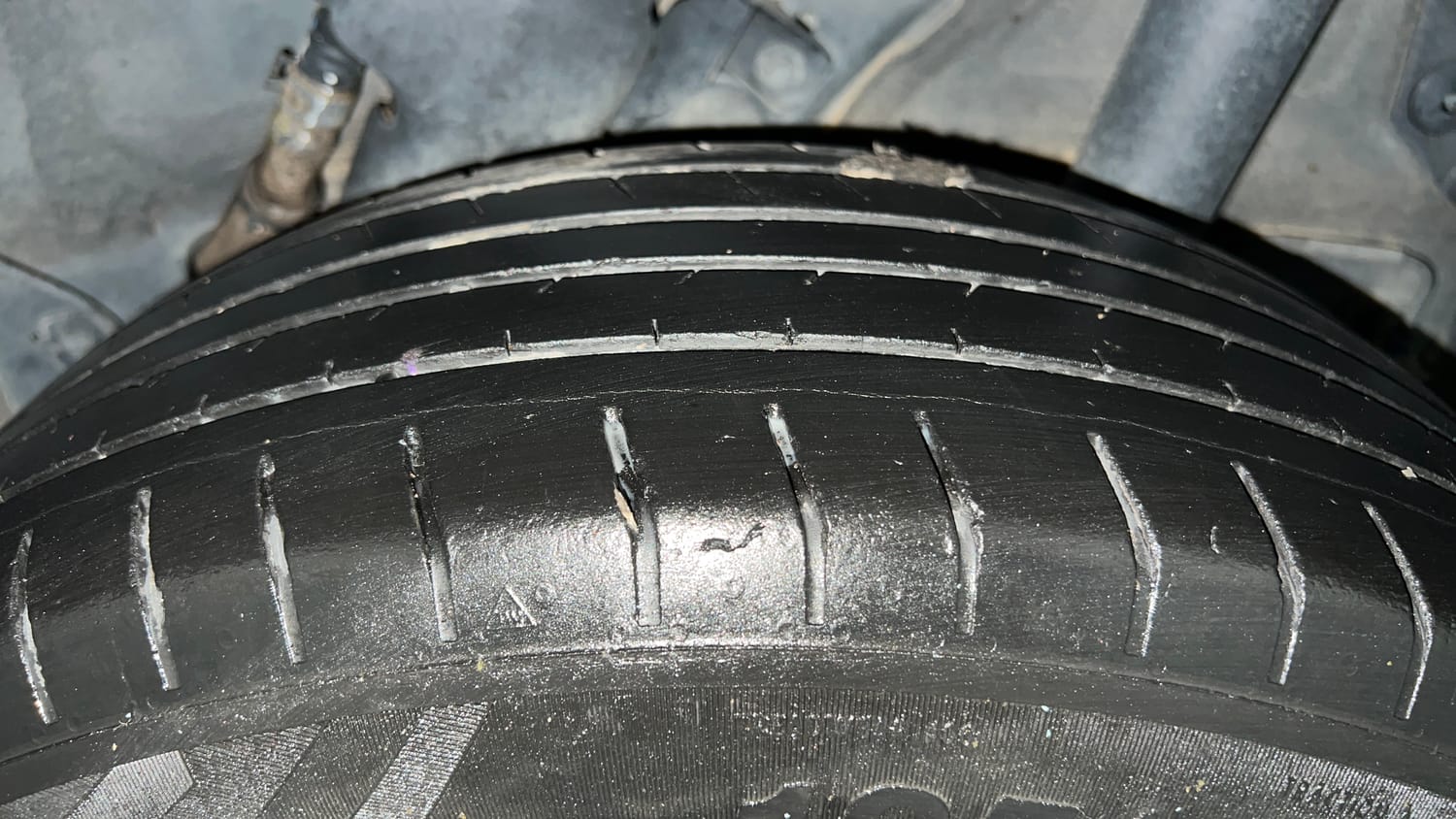 Used 2023 Hyundai Venue SX 1.2 MT Knight Edition Petrol Manual tyres LEFT REAR TYRE TREAD VIEW