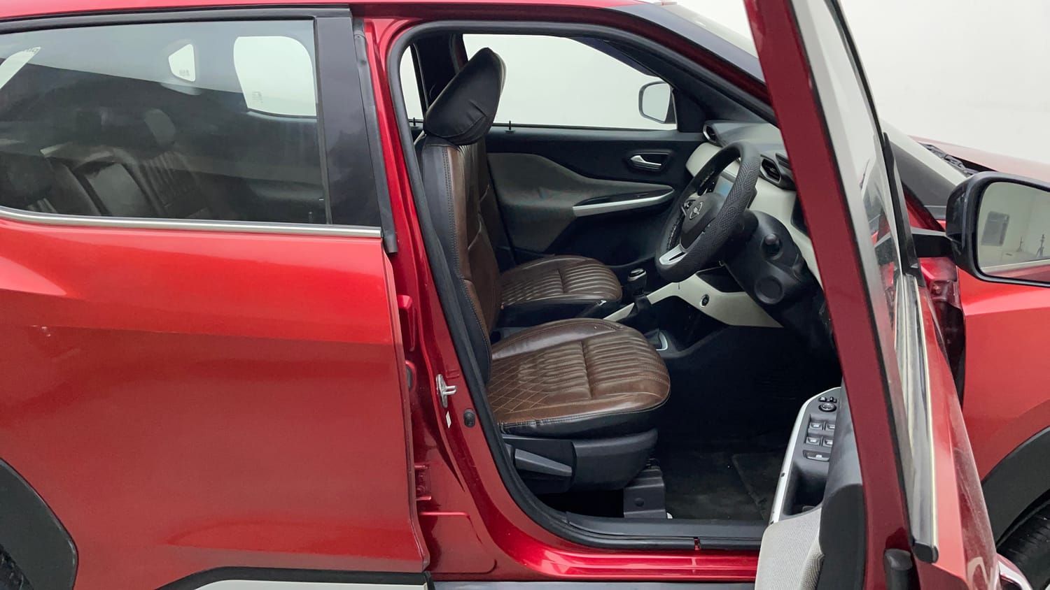 Used 2022 Nissan Magnite XV Turbo Petrol Manual interior RIGHT SIDE FRONT DOOR CABIN VIEW