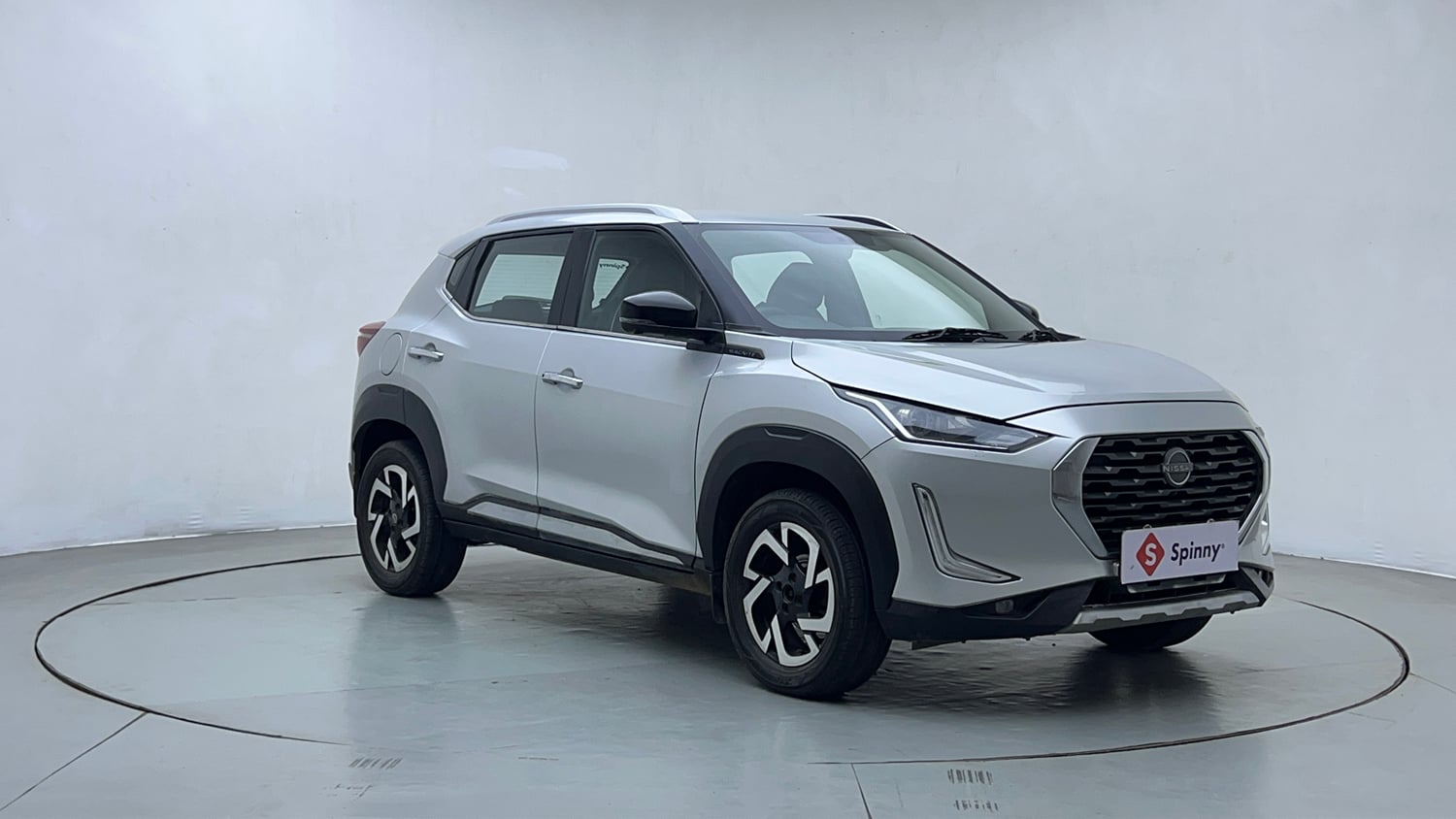 Used 2022 Nissan Magnite XV Premium Petrol Manual exterior RIGHT FRONT CORNER VIEW