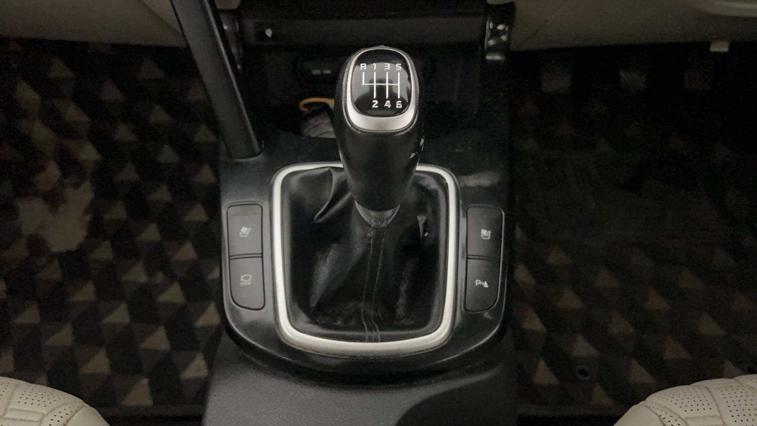 Used 2019 Kia Seltos HTX Plus 1.5 Diesel Diesel Manual interior GEAR  KNOB VIEW