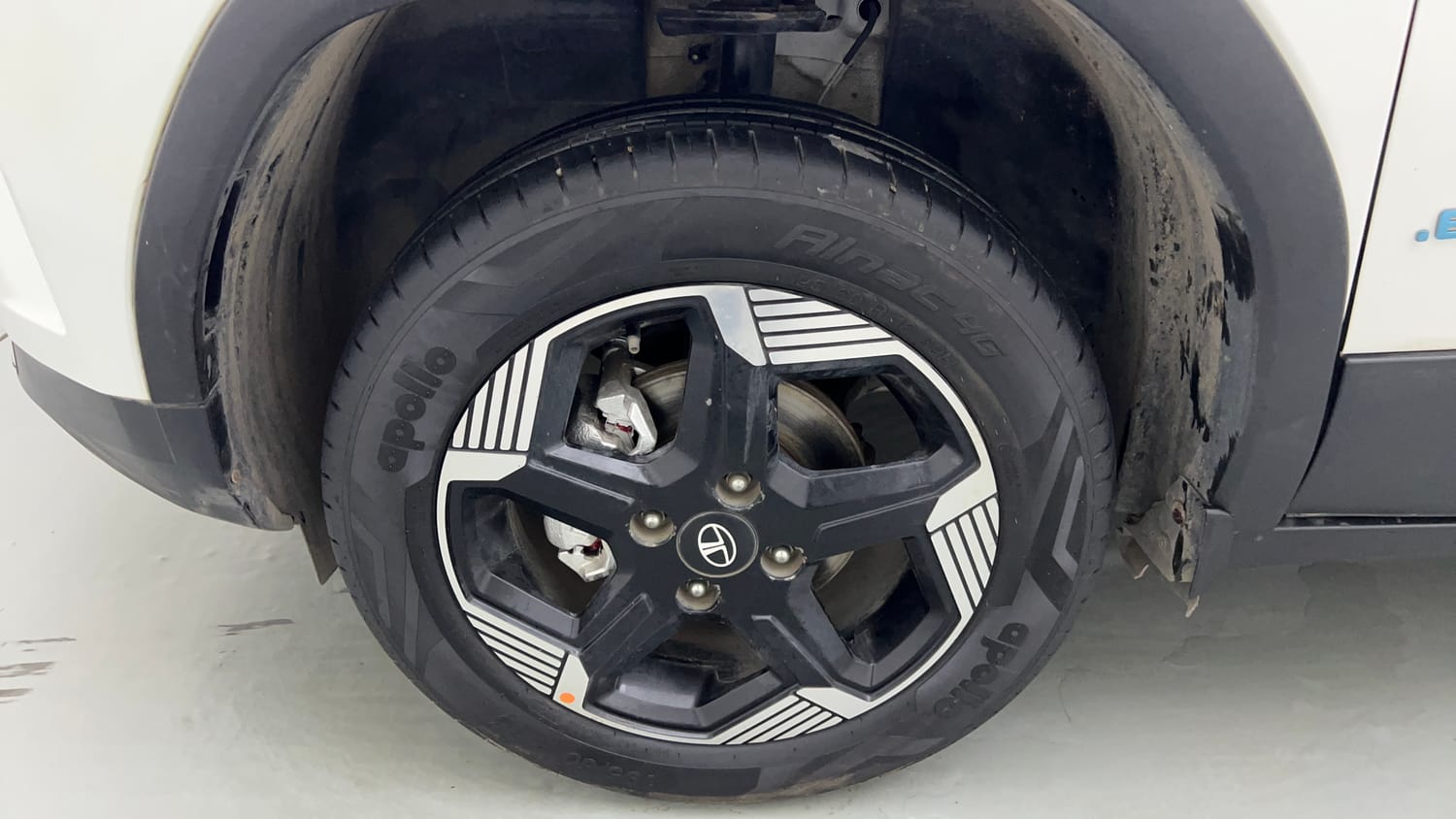 Used 2024 Tata Punch EV Empowered Plus S 3.3 Electric Automatic tyres LEFT FRONT TYRE RIM VIEW