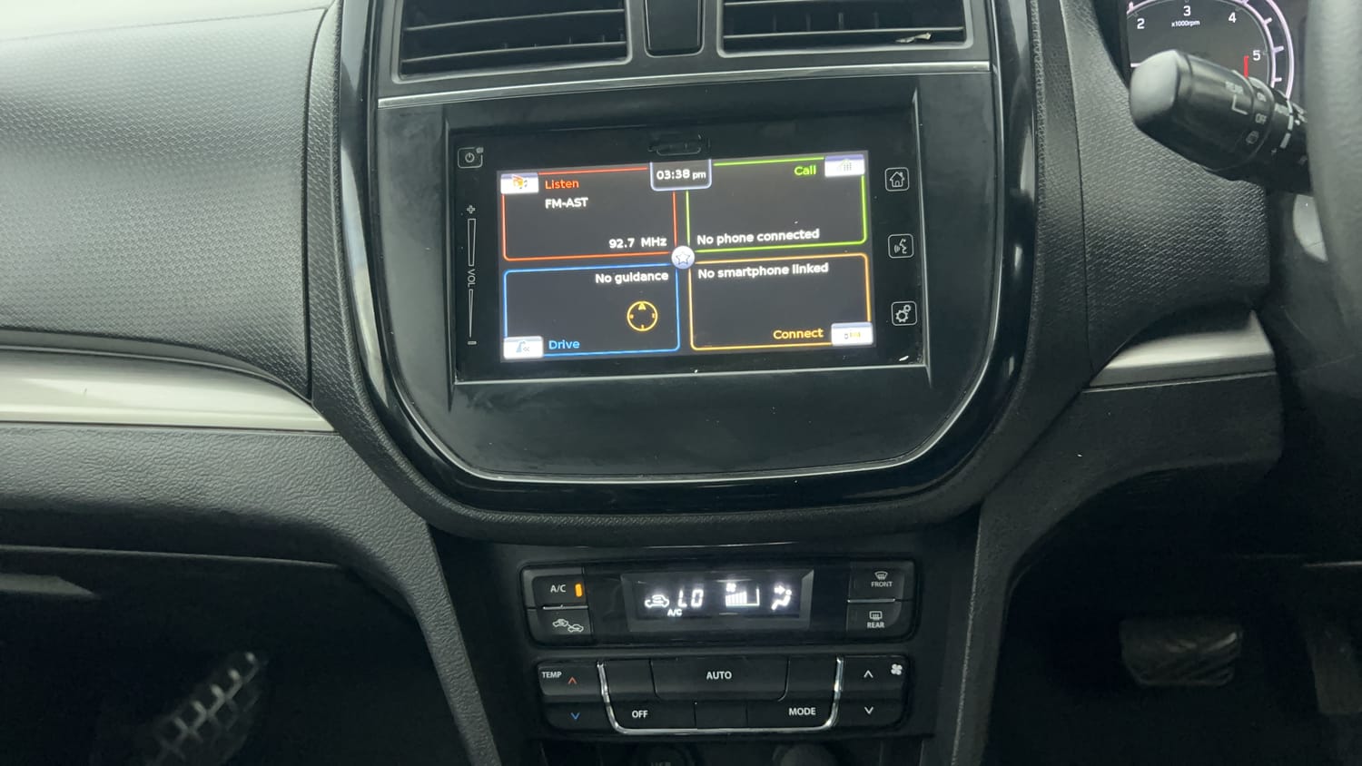 Used 2018 maruti-suzuki Vitara Brezza ZDi Plus AGS Diesel Automatic interior MUSIC SYSTEM & AC CONTROL VIEW