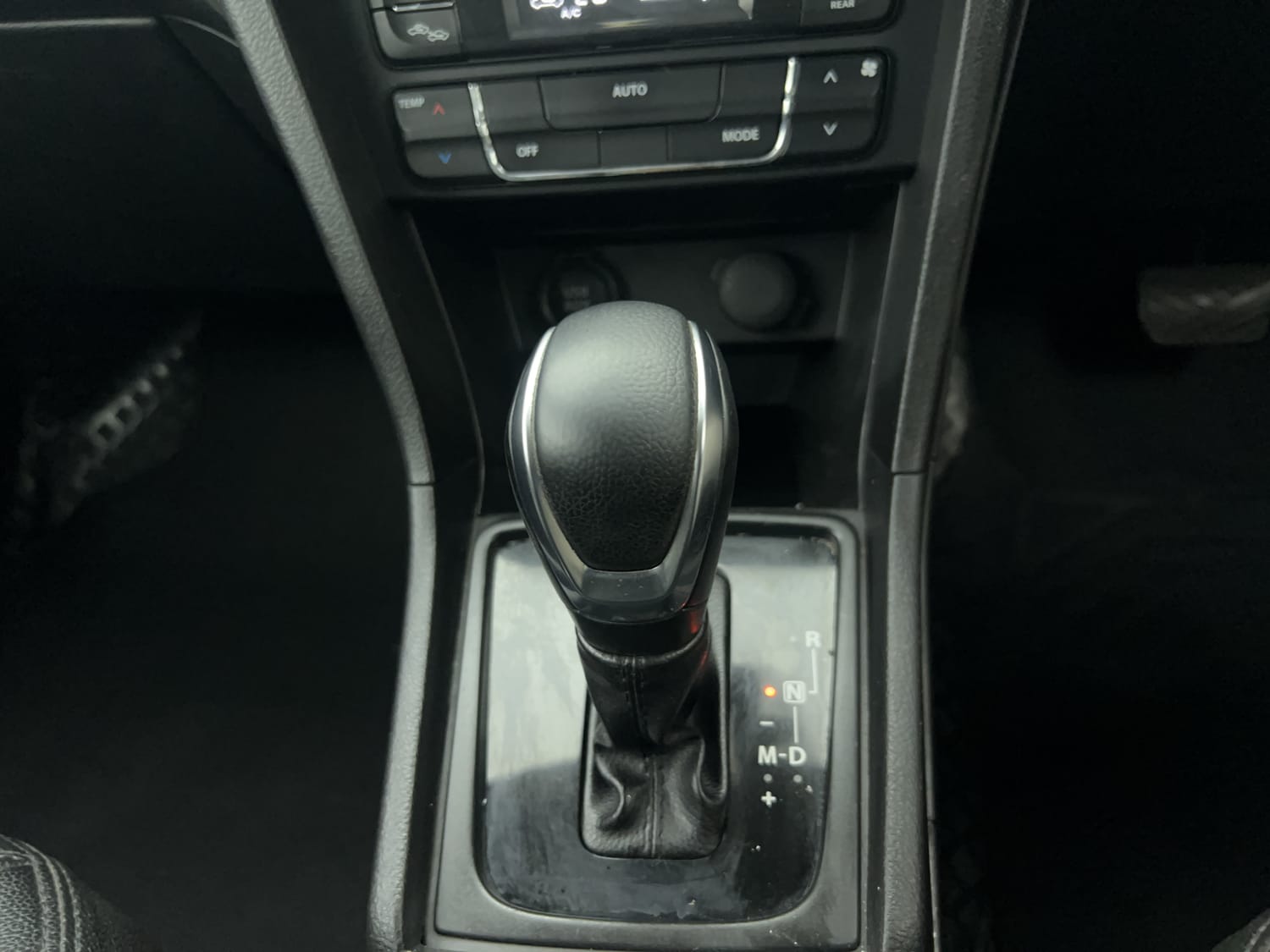 Used 2018 maruti-suzuki Vitara Brezza ZDi Plus AGS Diesel Automatic interior GEAR  KNOB VIEW