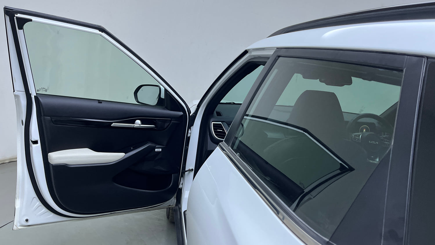Used 2024 Kia Seltos GTX Plus 1.5 Turbo Petrol DCT Petrol Automatic interior LEFT FRONT DOOR OPEN VIEW