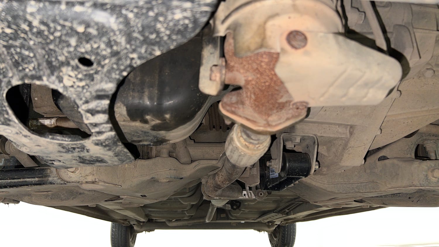 Used 2013 Hyundai i10 Era 1.1 iRDE2 Petrol Manual extra FRONT LEFT UNDERBODY VIEW